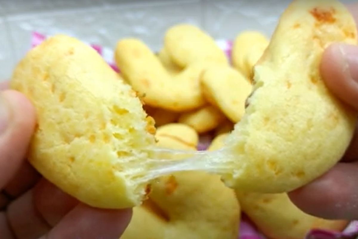 Receita de chipa paraguaia: sequinha por fora e cremosa por dentro, mega deliciosa! - Fonte: Youtube: canal: DeuFome