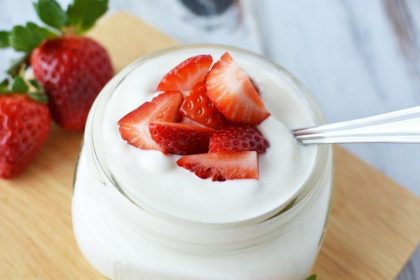 Receita de iogurte natural caseiro: rende muito, melhor que o do mercado! - Fonte: canva