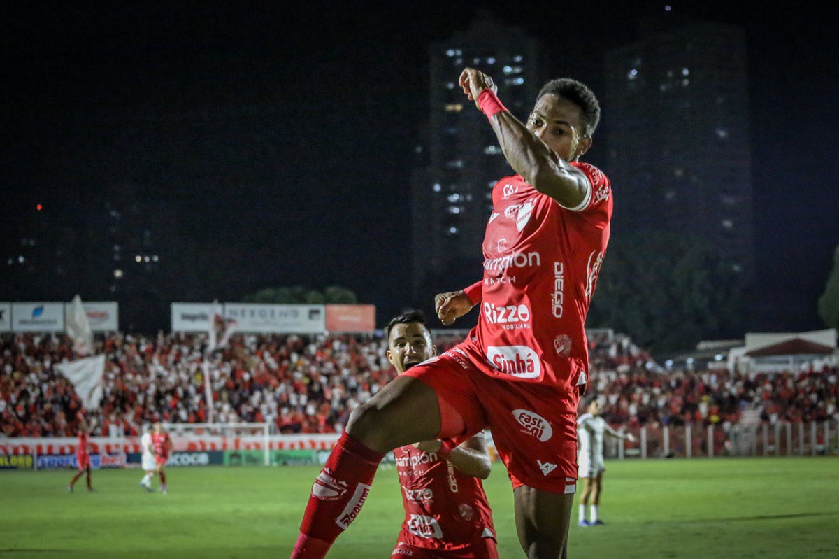 Jogadores do Vila Nova festejam gol - Vila Nova Twitter