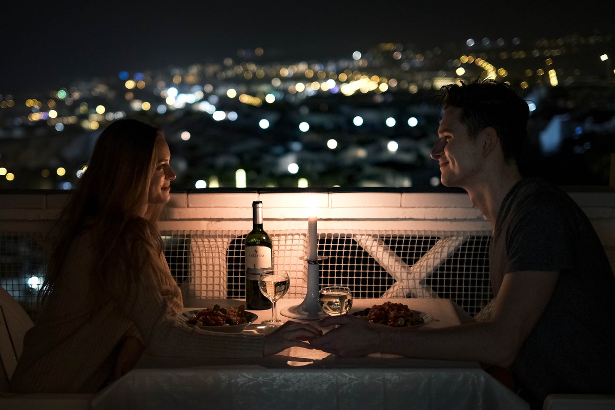 Como fazer jantar romantico gastando pouco? Veja como elaborar tudo isso economizando e, deixando tudo um espetáculo