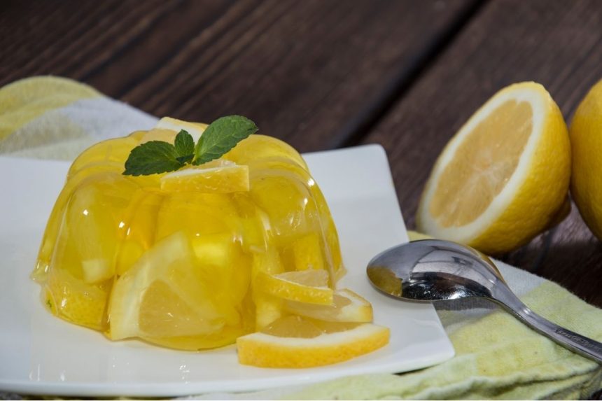 Gelatina com mouse de limão: combinação perfeita para sobremesa!