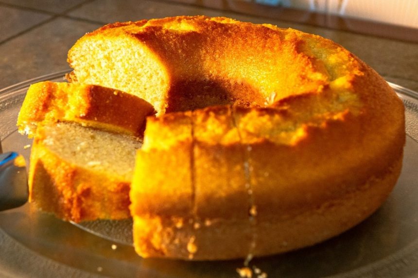 Receita bolo de fubá cremoso: aprenda a fazer um bolo macio e delicioso - foto: Canva