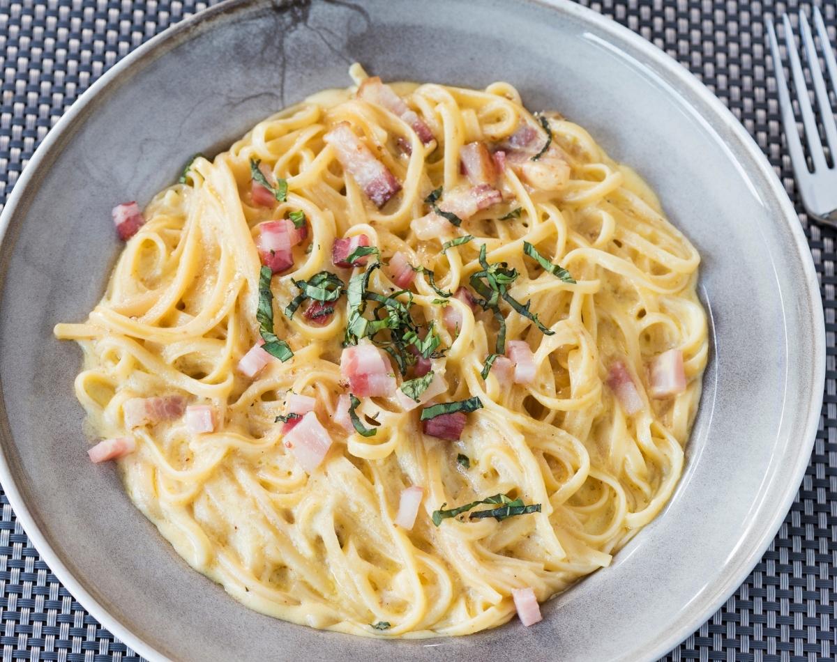 Simples receita de macarrão à carbonara: a pedida ideal para o seu jantar! - foto: Canva