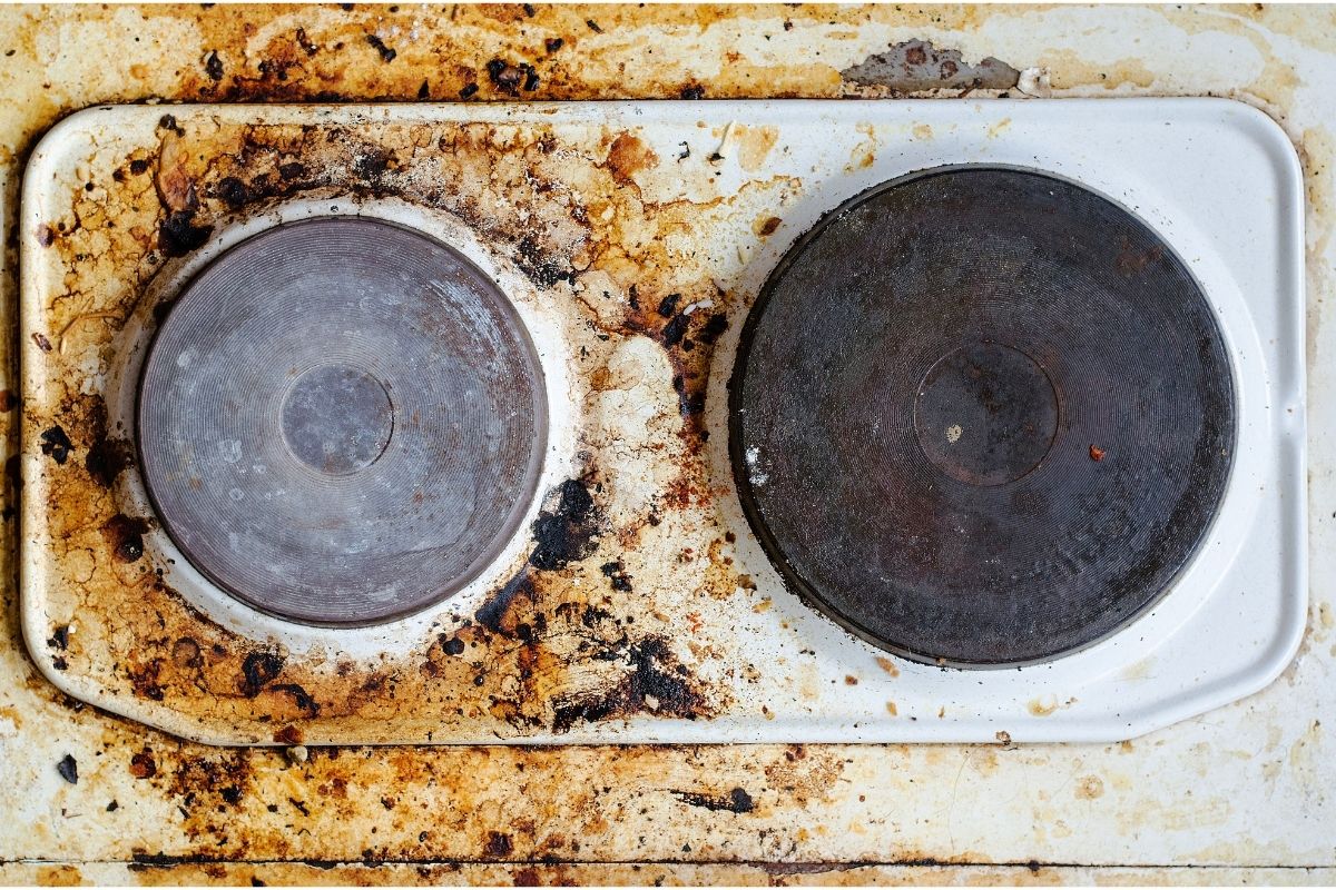 Veja como limpar a boca do fogão com 2 ingredientes - Fonte: canva