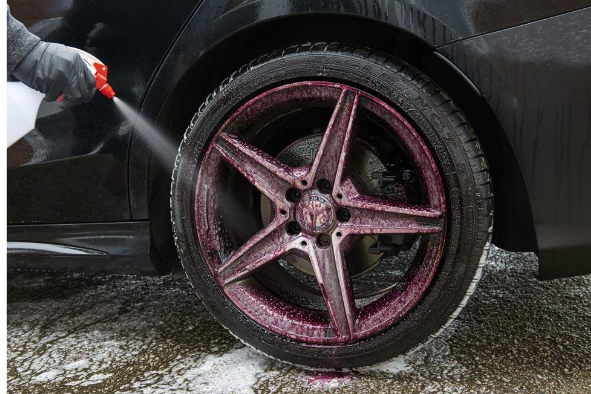 Como lavar rodas e caixa de rodas do carro? Faça uma limpeza profissional em casa! - Fonte: pinterest