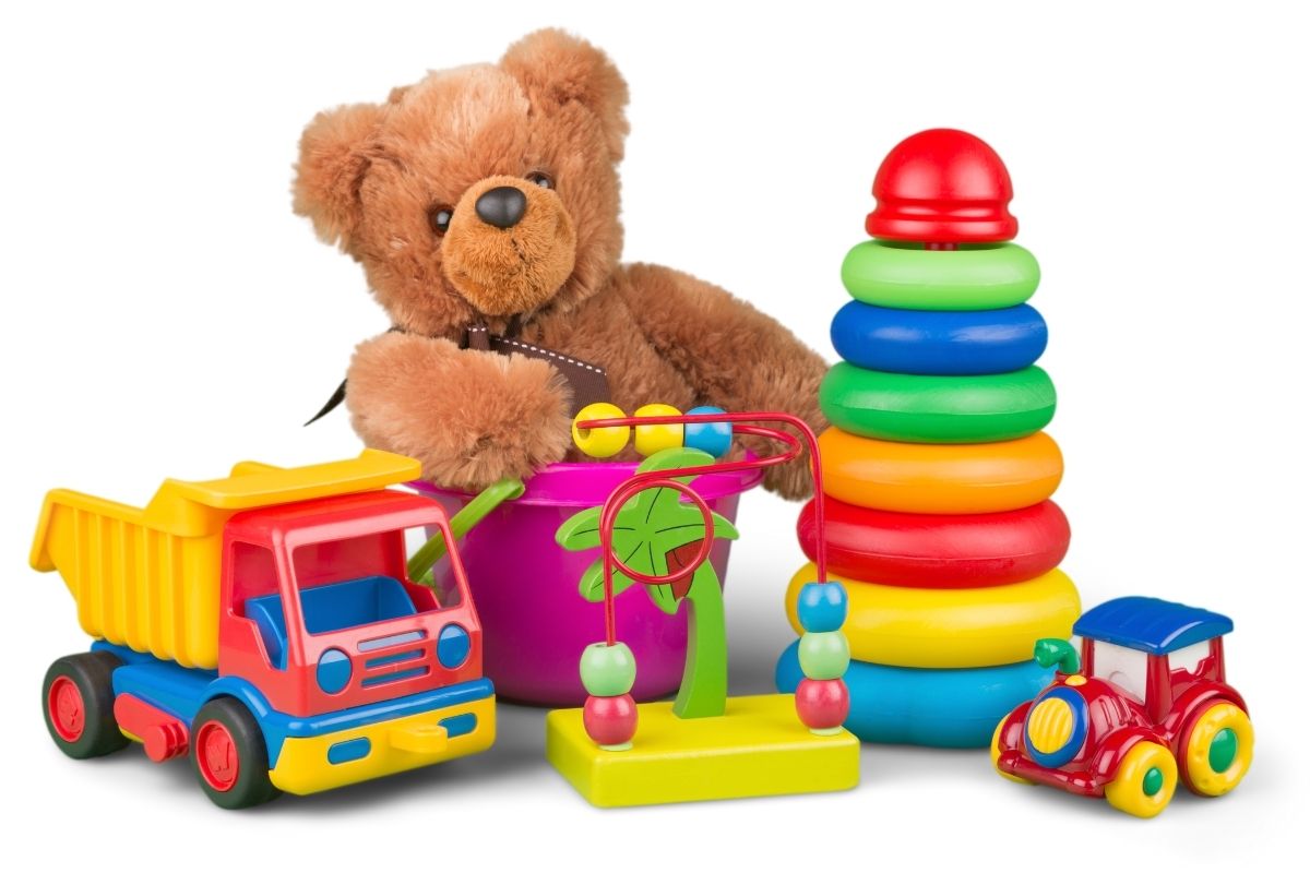 Como limpar e higienizar brinquedos de bebê? Fazendo assim é 100% seguro? Aprenda! - Fonte: canva