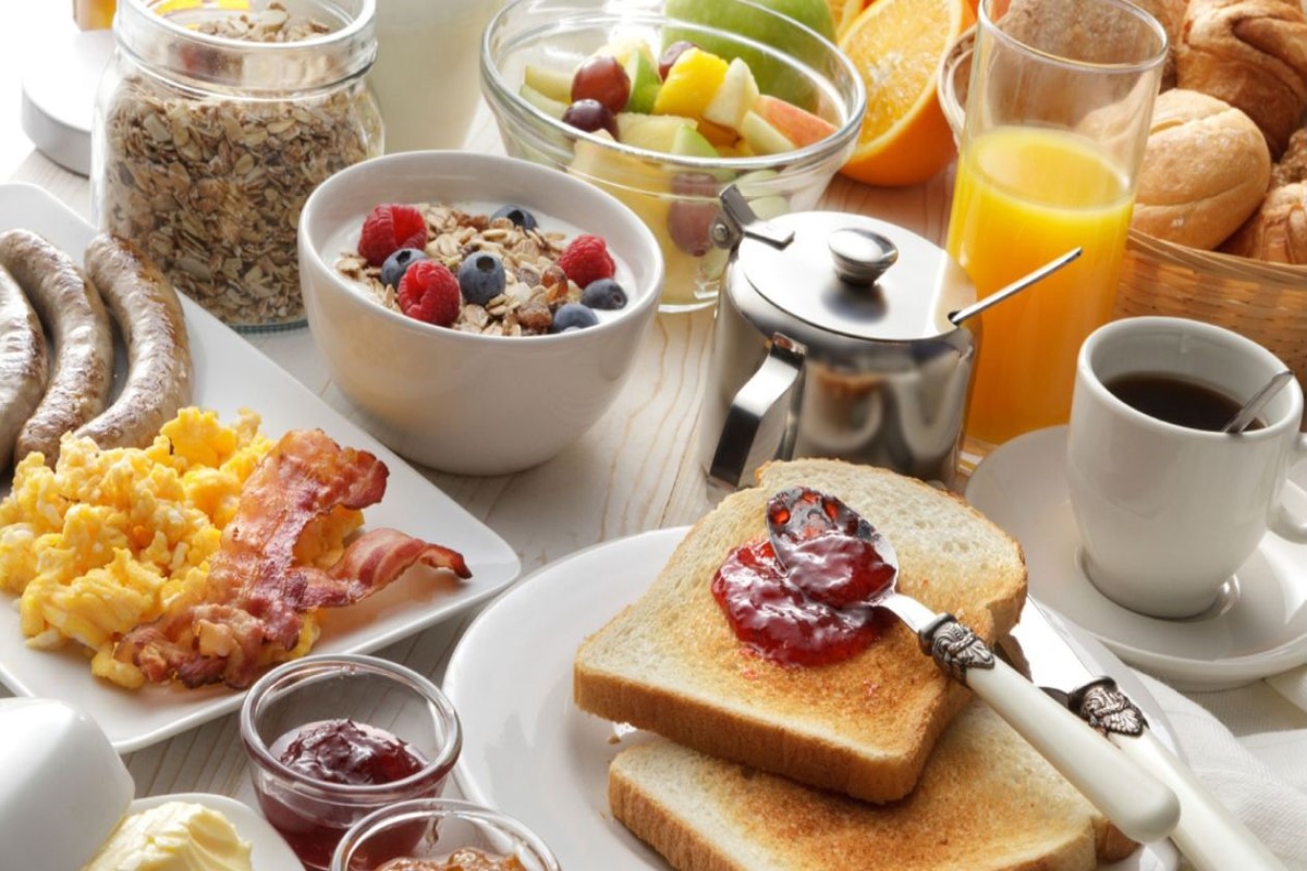Qual o melhor café da manhã para quem tem gastrite? Descubra o que comer pelo amanhecer