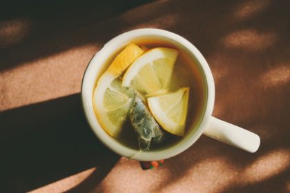Chá de alho e limão para a gripe: aprenda como fazer e beba hoje mesmo!