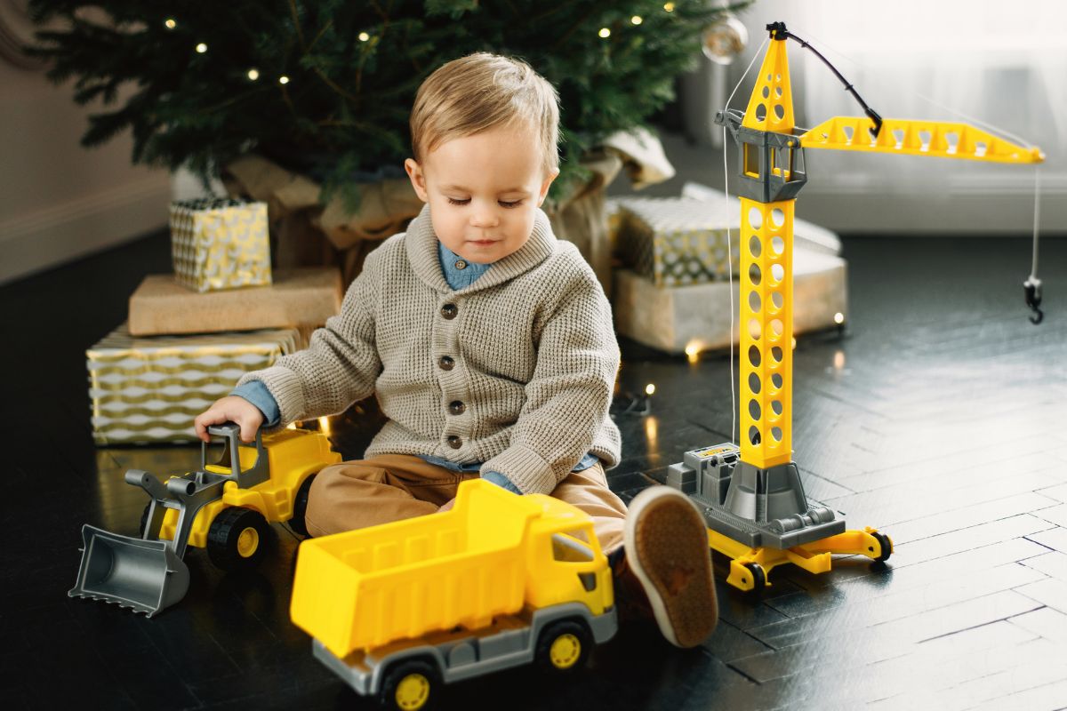 Jeito certo de limpar brinquedos: faça dessa forma e mantenha a saúde da sua criança! (Reprodução: canva)