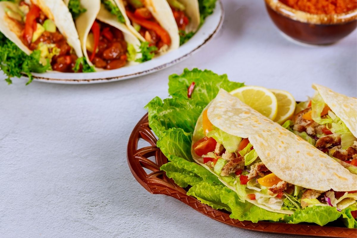 Mini pão sírio recheado: faça para servir ou vender, é de dar água na boca. (Fonte: Canva Pro)