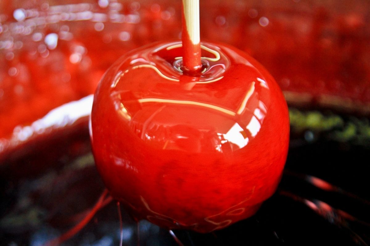 Como fazer maçã do amor, brilhante e bem vermelha! Viva a festa junina! - Foto: Canva