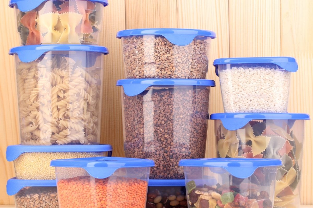Como organizar potes plásticos no armário: faça isso e deixe a cozinha mais elegante! - Foto Canva Pró