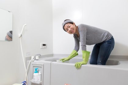 Mistura para limpar banheiro com bicarbonato e vinagre - foto: Canva