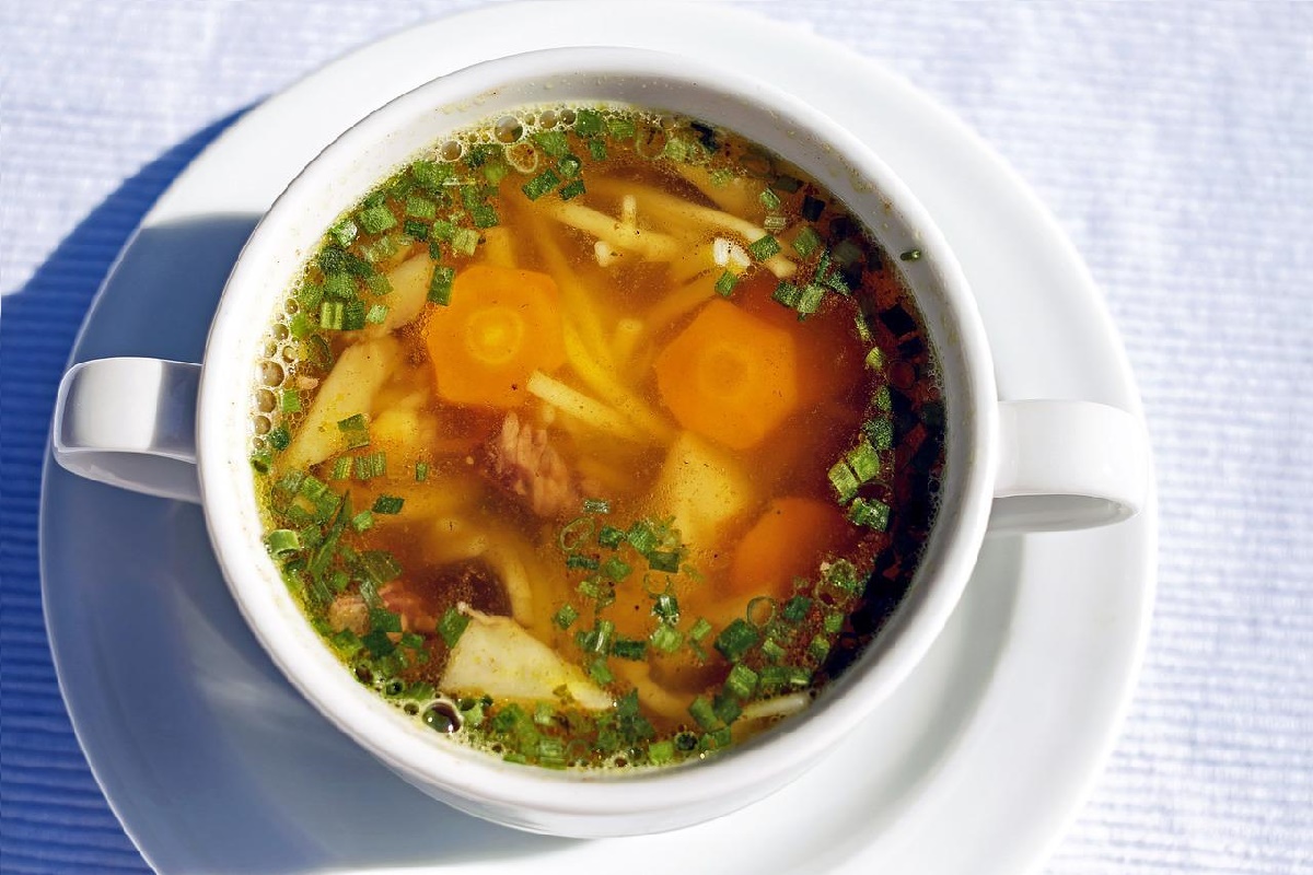 Sopa de macarrão com legumes e carne: a melhor que você já experimentou! (Fonte: Pixabay)