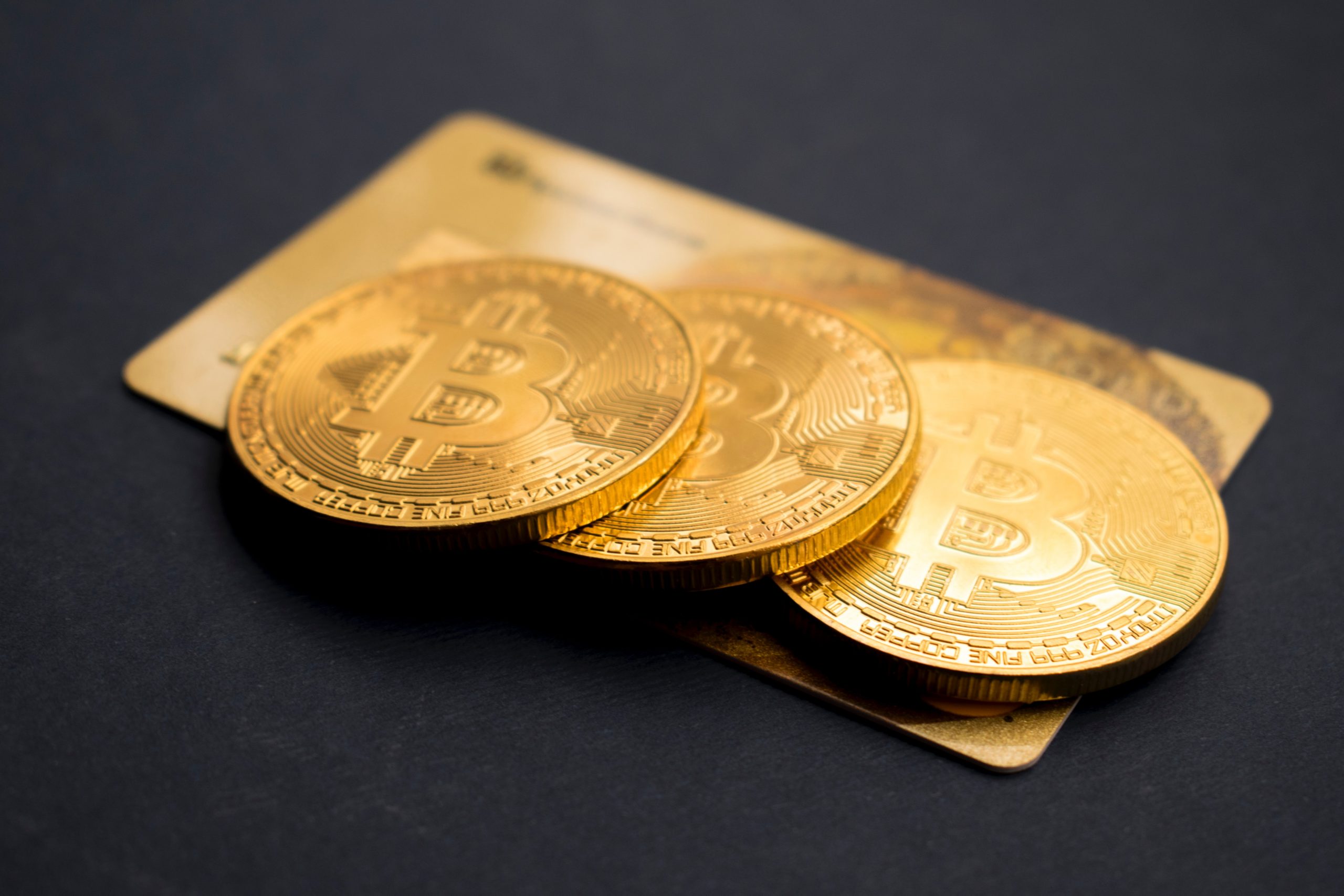 Bitcoin vs ouro: qual a melhor reserva de valor?