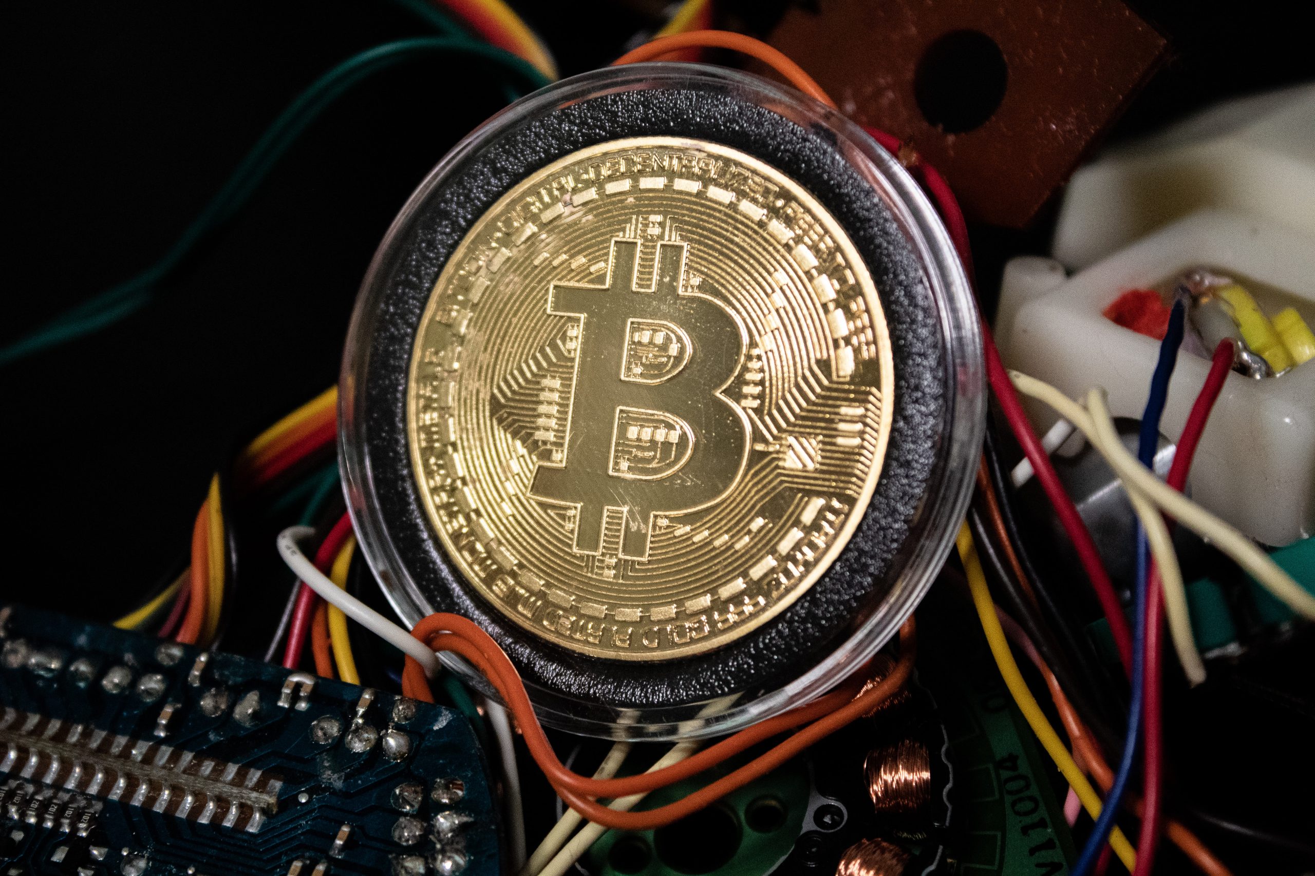 Mineração de Bitcoin causa problemas de energia em país