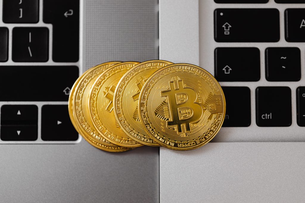 Bitcoin chega a US$ 51 mil após perder 20% do seu valor