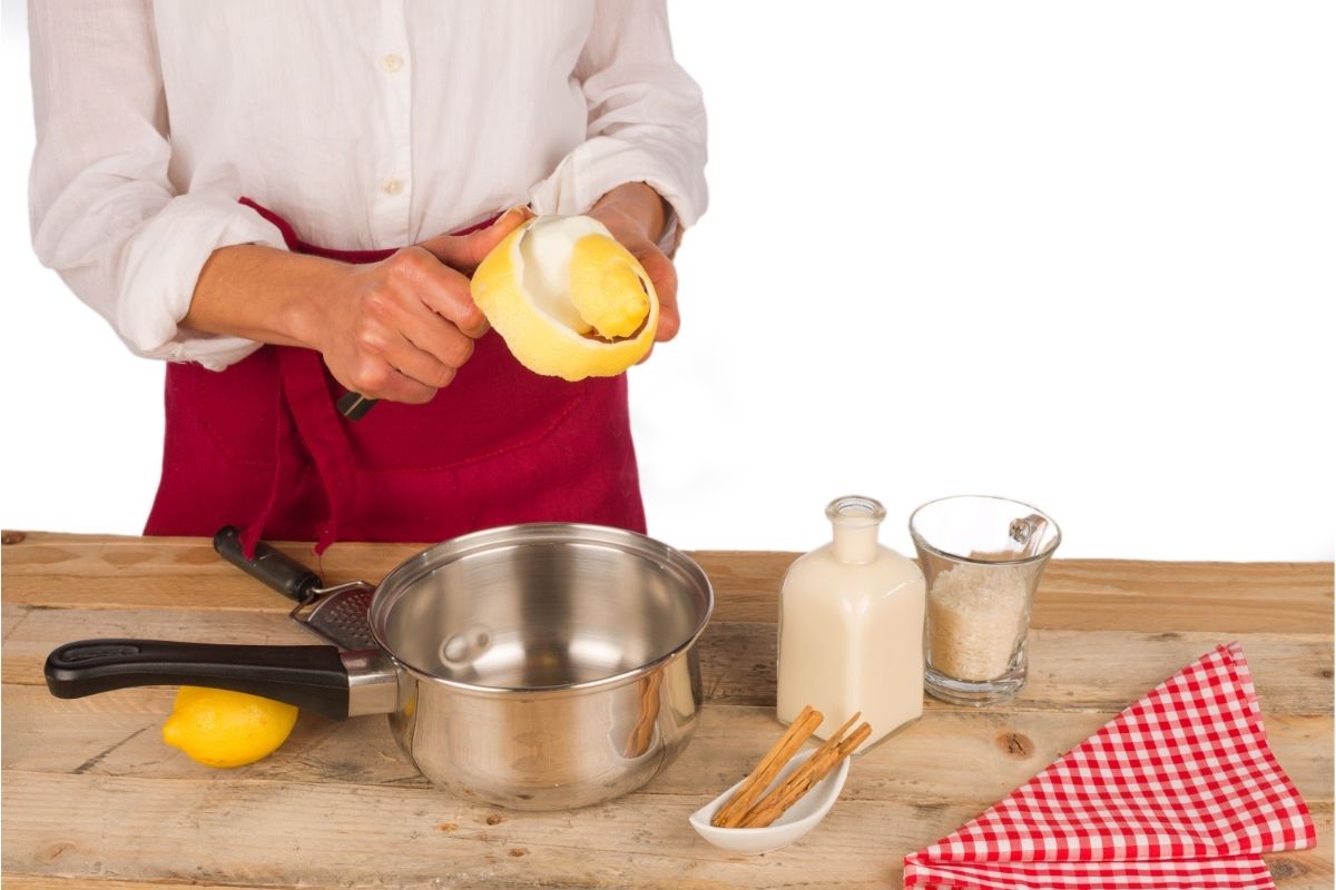 Como fazer desinfetante de casca de limão; faça agora um produto incrível com apenas 2 ingredientes - canva