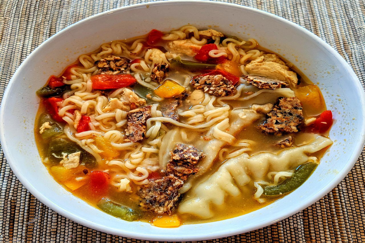 Saiba como fazer uma deliciosa sopa de legumes com carne e macarrão; é muito fácil e barato