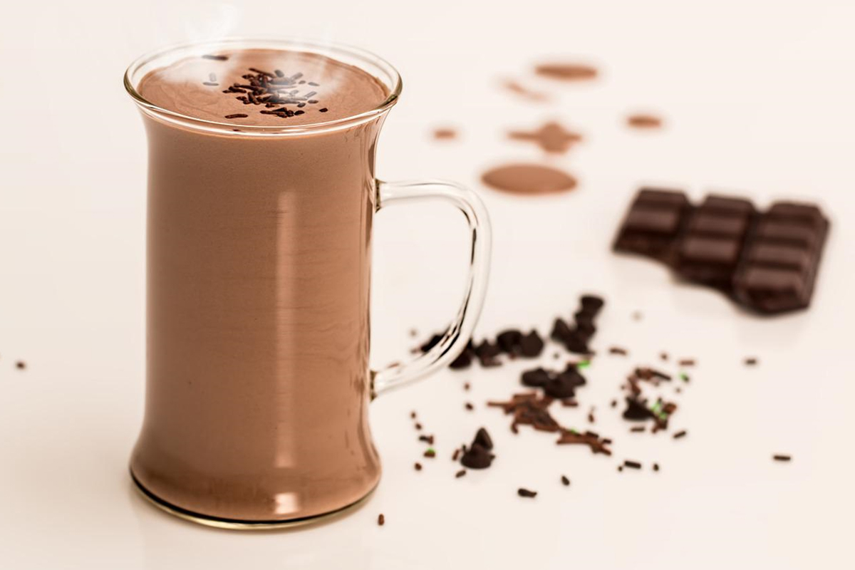 Como fazer um chocolate quente perfeito? Veja o passo a passo para fazer essa bebida da melhor forma