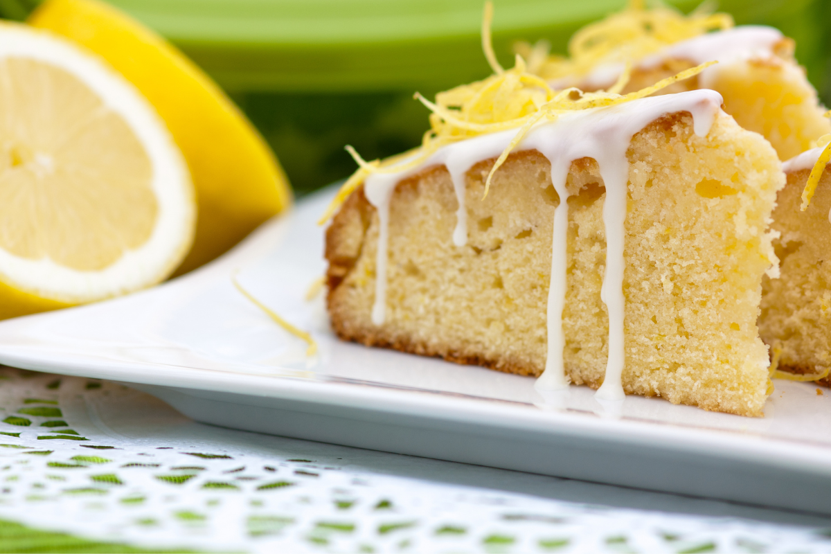 Bolo gelado fit de limão: aprenda a fazer com essa receita fácil/ Imagem reproduzida de Canva