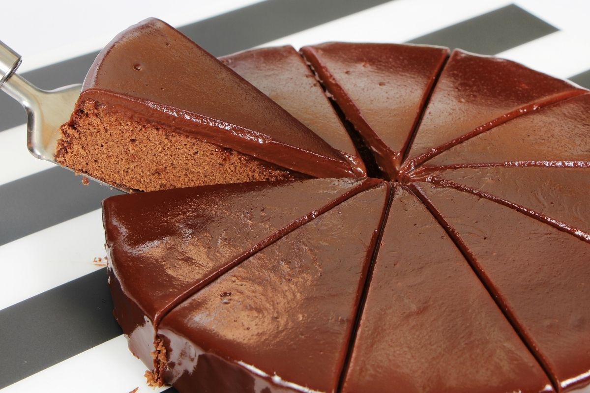 bolo de chocolate sem farinha - reprodução do canva