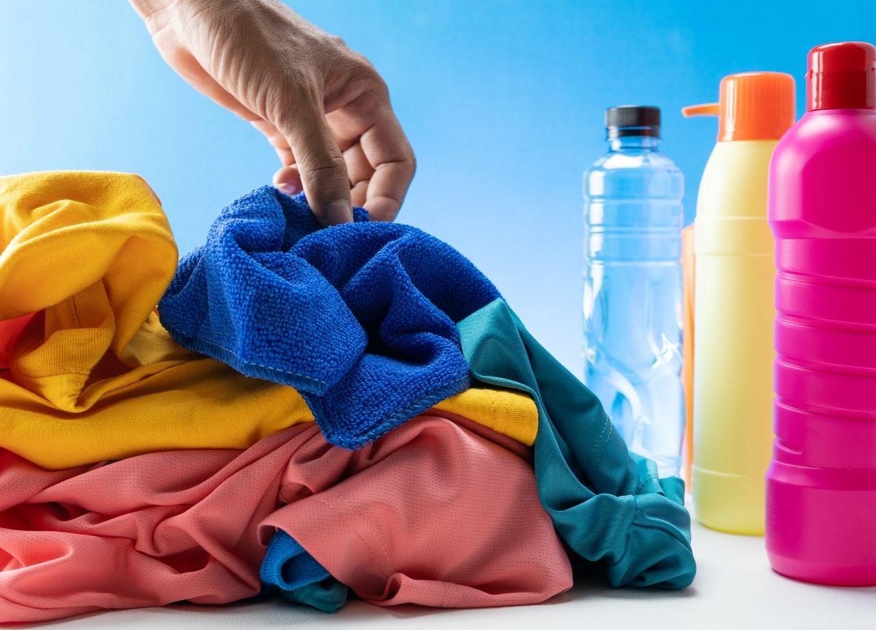 Os Produtos Ideais Para Tirar O Cheiro De Mofo Das Suas Roupas – SLBGR
