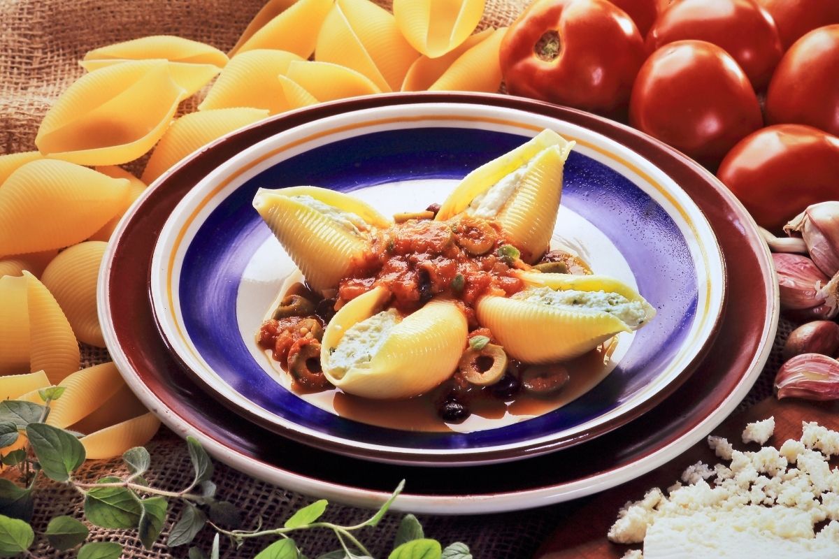 Conchiglioni ao molho de azeitona; aprenda essa receita deliciosa, fácil e rápida-Canva