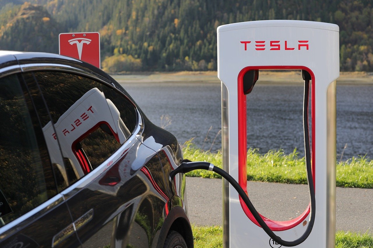 Veja quanto custa um Tesla que dirige sozinho