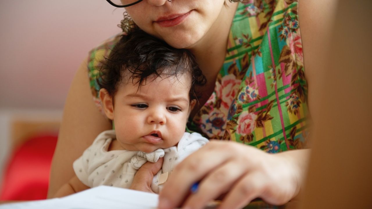 Auxílio Permanente para mãe solteira em 2022