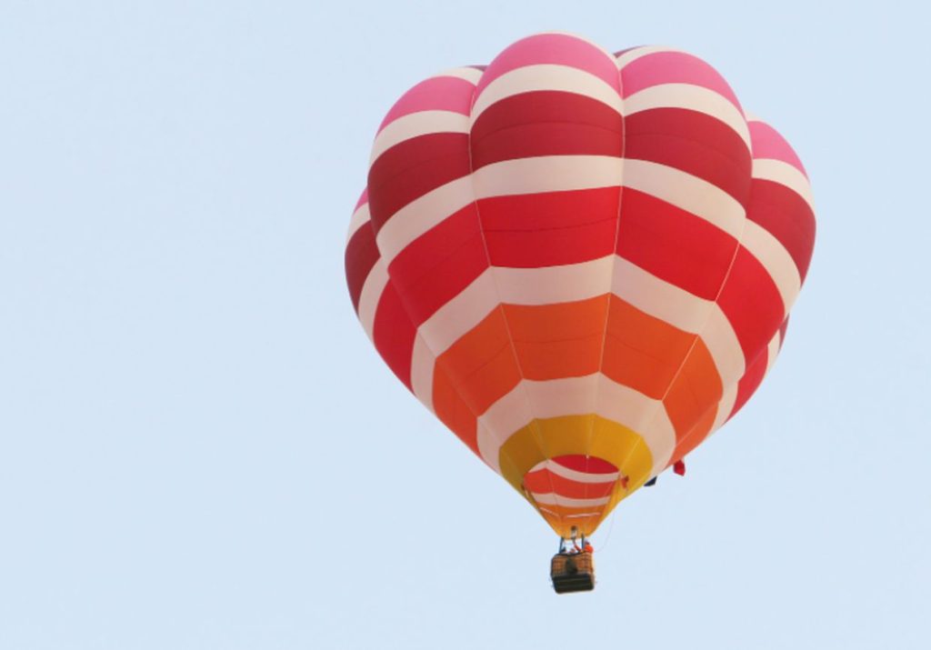 Quanto custa um passeio de balão? Conheça valores e os locais