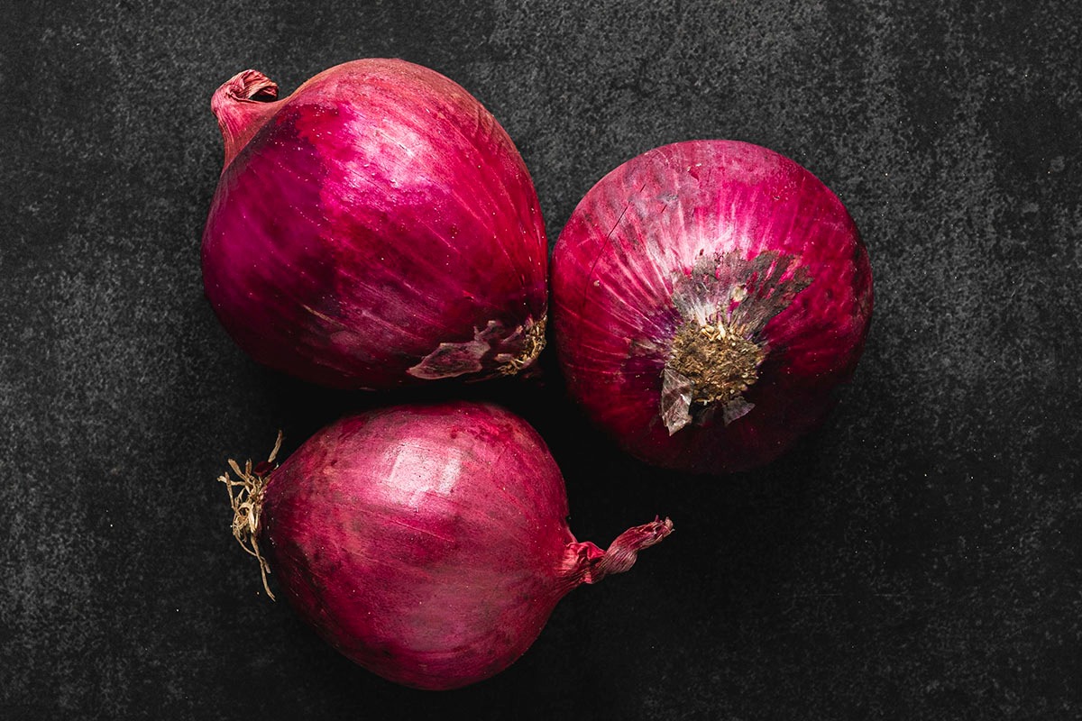 Que tipo de receita combina com cebola roxa - Reprodução Freepik Que tipo de receita combina com cebola roxa - Reprodução Freepik