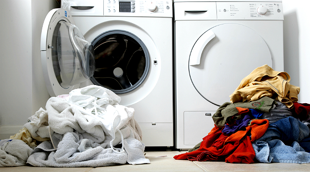 Saiba agora mesmo como recuperar roupas manchadas na lavagem sem estresse e prejuízos