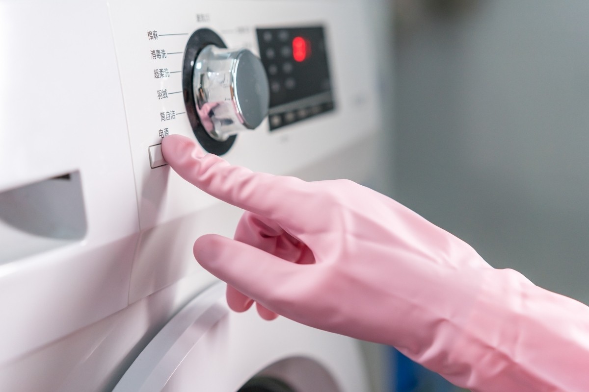 Pastilhas para limpar máquina de lavar roupas funcionam? Confira agora mesmo