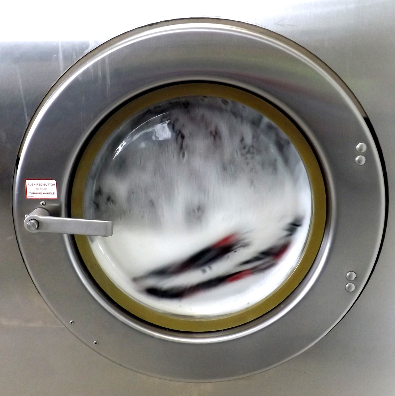 Como calcular a quantidade de sabão na máquina de lavar?