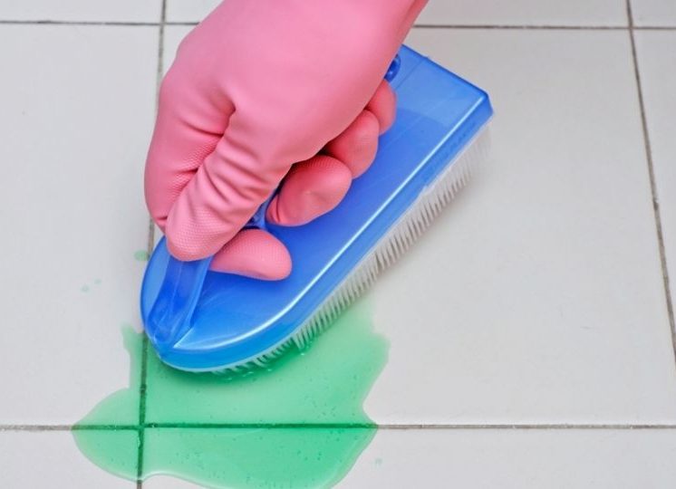 Misturinhas caseiras para remover limo do azulejo: veja como fazer