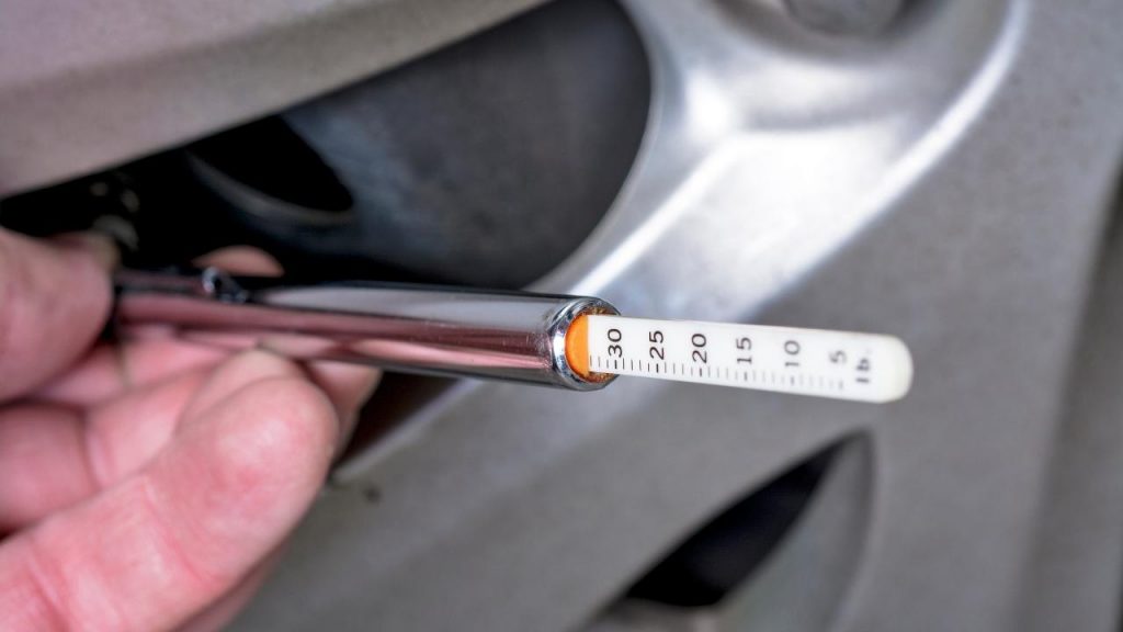 Como calibrar o pneu do carro, Foto: Canva Pro.