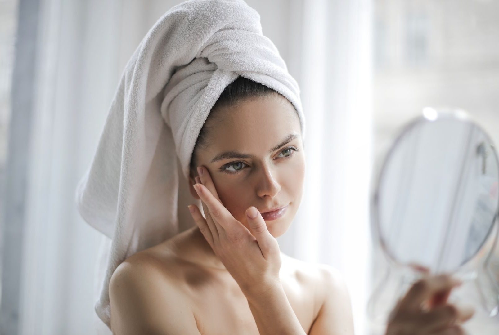 Como amenizar a oleosidade no rosto: conheça 5 dicas valiosas