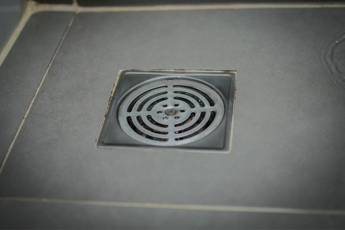 Ralo com cheiro ruim? Veja 4 dicas para resolver o problema!