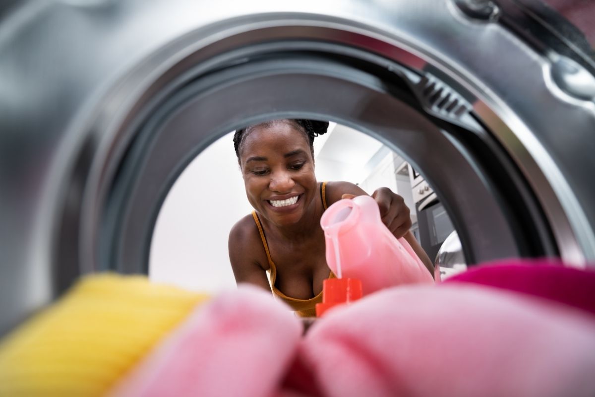 Sabão caseiro líquido para máquina de lavar roupas; misturinha incrível que deixa as roupas limpinhas e cheirosas.