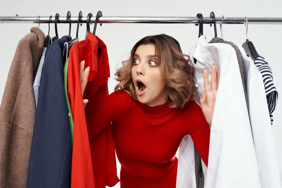 Como deixar roupas sempre perfumadas nos guardas roupas- Imagem: Canva Pro