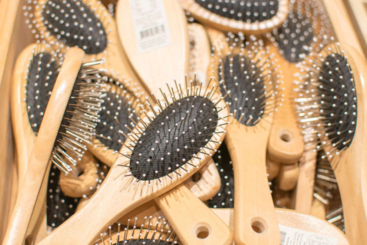 Como limpar escovas de cabelo - Reprodução Canva