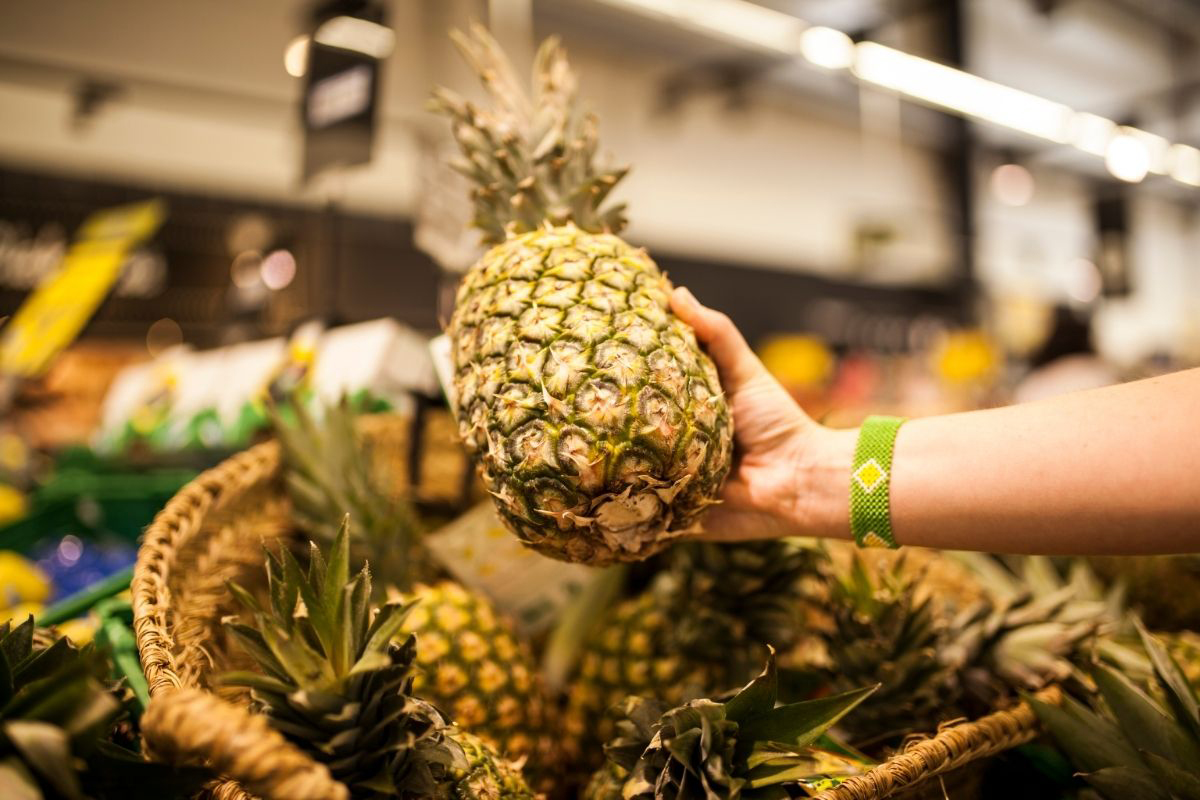 Confira todos os segredos para escolher o abacaxi ideal no mercado ou feira