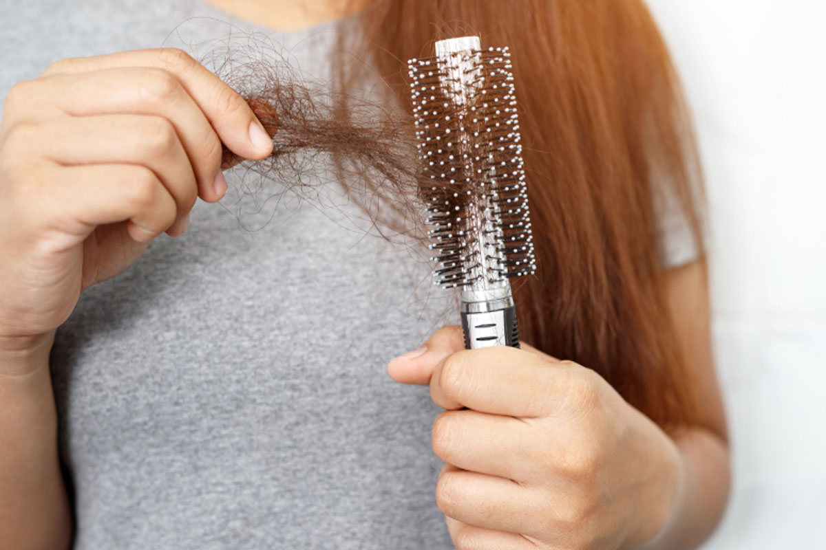 Saiba como limpar escovas de cabelo - Reprodução Canva