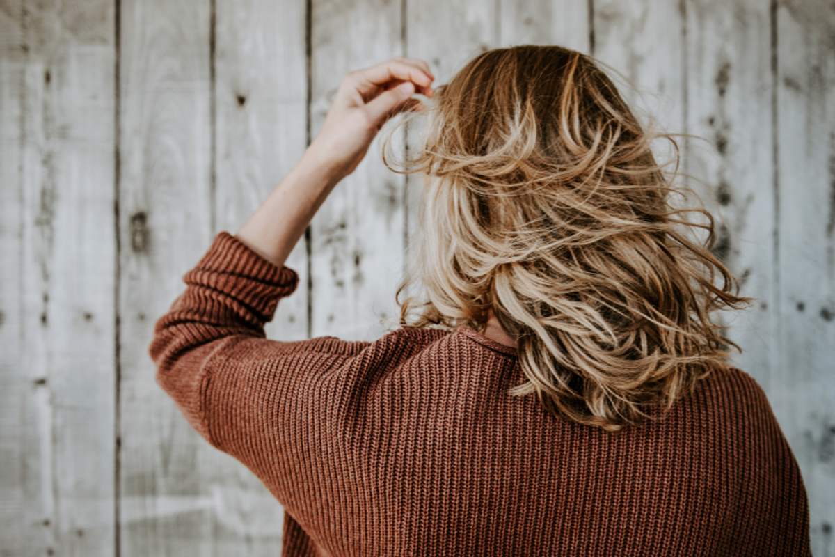 Confira 5 dicas essenciais ao hidratar o cabelo em casa - Reprodução Canva