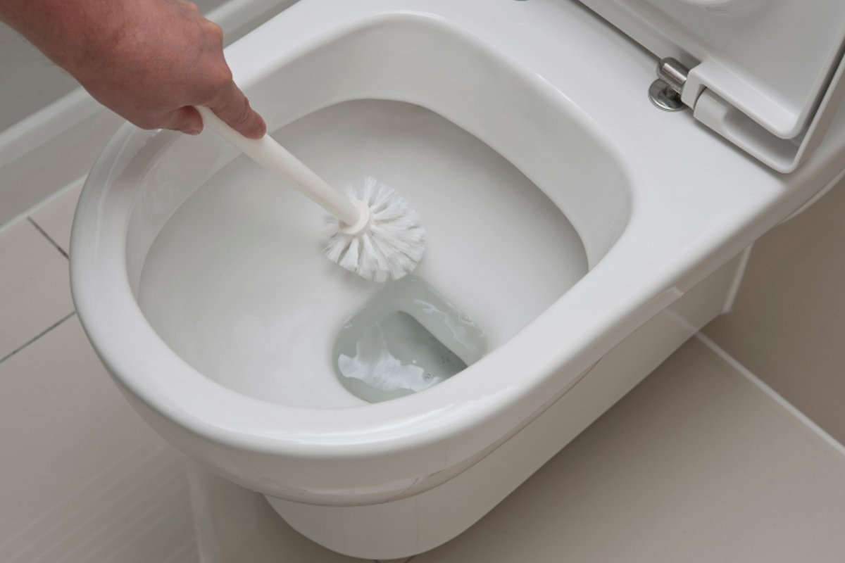 Veja Como tirar mancha amarela do vaso sanitário - Reprodução Canva