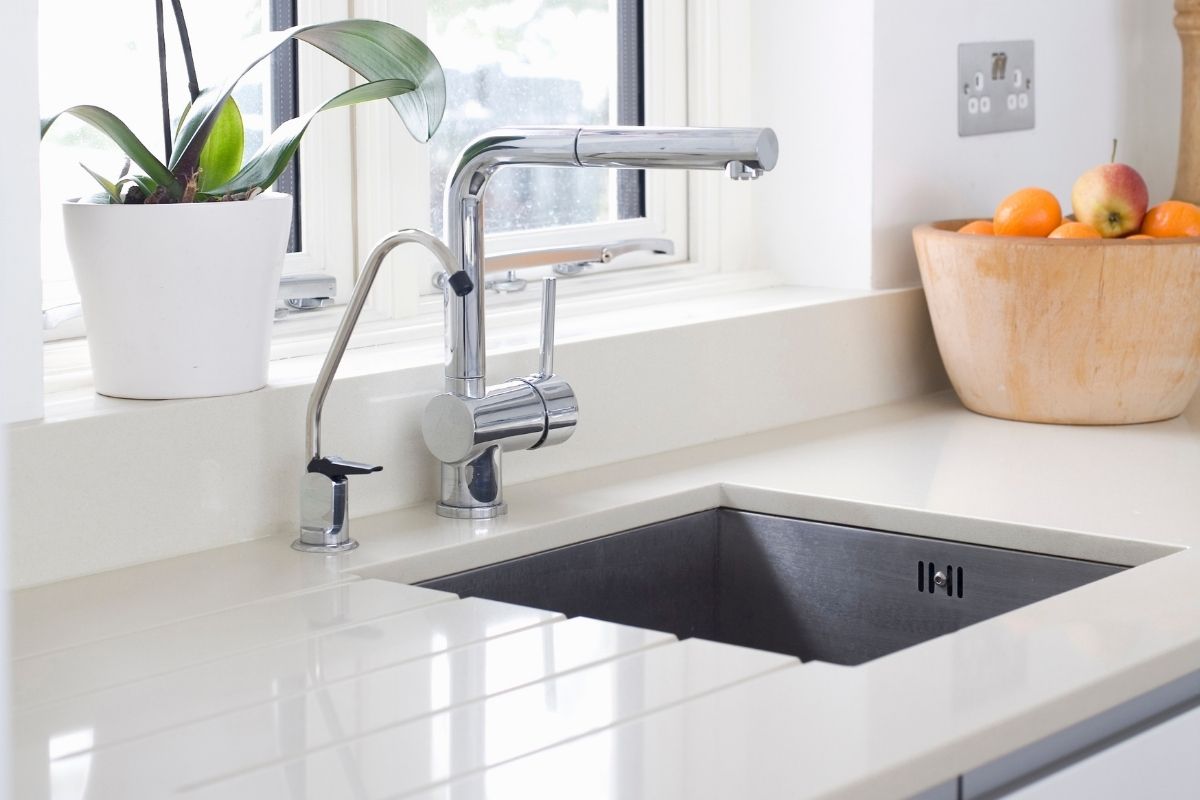 Como limpar e higienizar a pia da cozinha?
