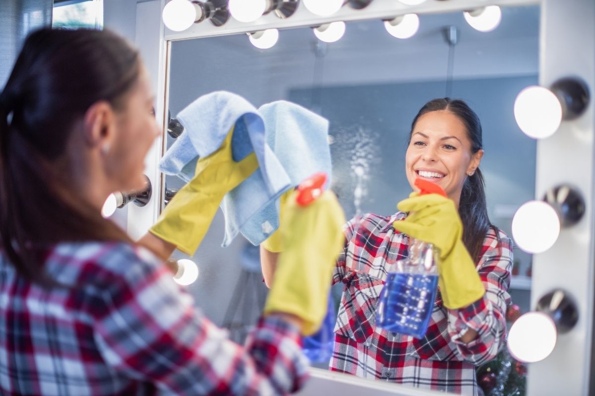 Como limpar corretamente os espelhos