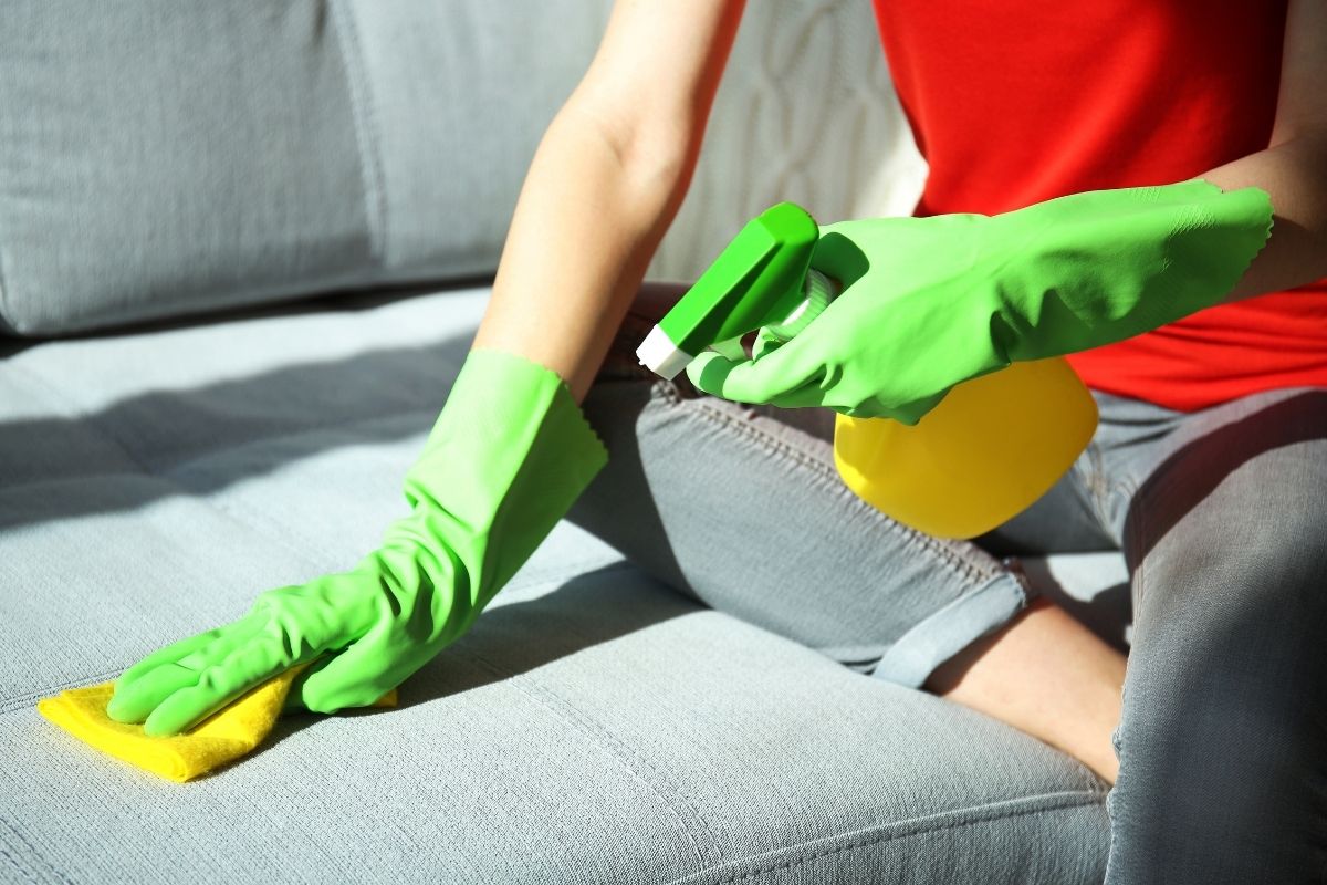 Limpeza e higienização do sofá