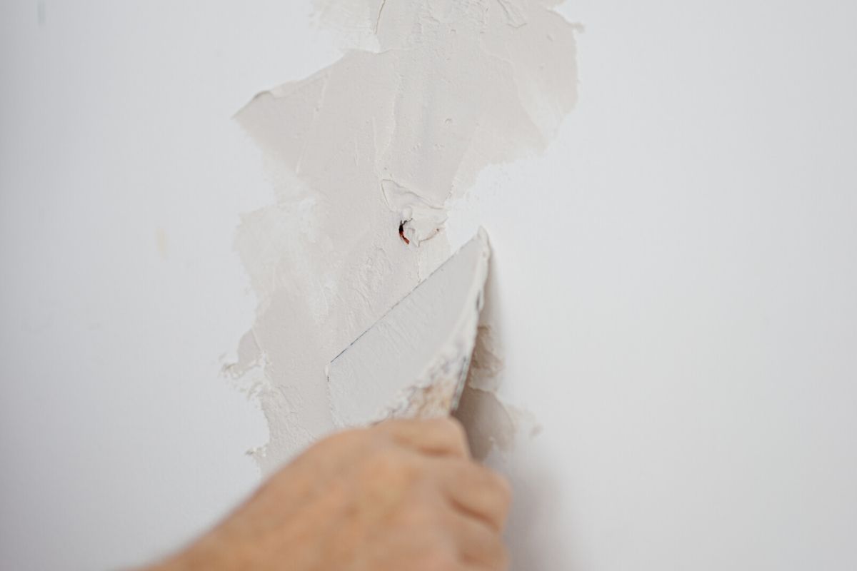 Dicas de como consertar buracos nas paredes de modo prático e rápido